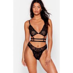 Womens Ensemble Lingerie Brassière & Culotte Haute En Dentelle Fais Monter La Température - Nasty Gal - Modalova