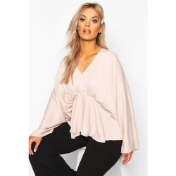 Chemisier Plissé À Basques Et Manches Kimono Plus - /Coquille D'Œuf - 44, /Coquille D'Œuf - boohoo - Modalova