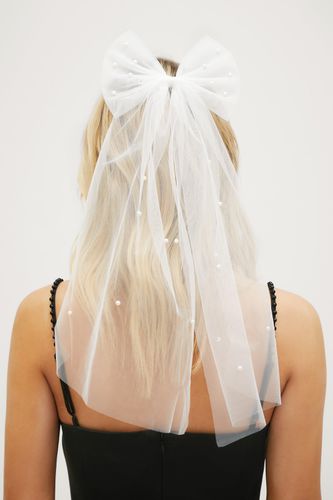 Embellished Pearl Bow Mesh Veil Clip' - - One Size - Nasty Gal - Modalova