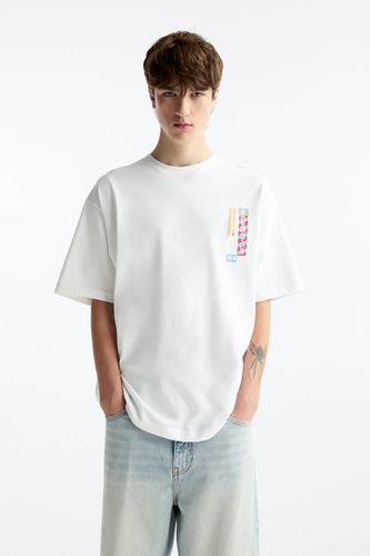 T-Shirt À Manches Courtes Et Imprimé Anime - Pull&Bear - Modalova