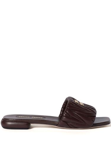 Matelassé Leather Flat Sandals - Miu Miu - Modalova