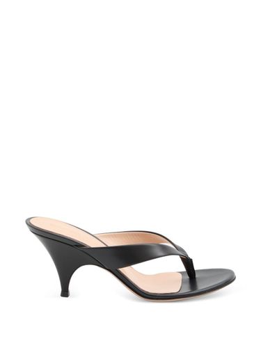Sofia Leather Thong Sandals By - Gianvito Rossi - Modalova