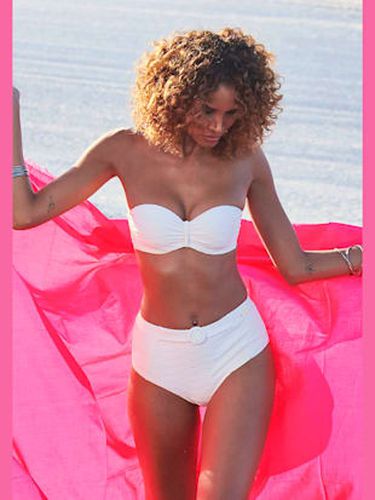 Haut de bikini bandeau à armatures matière structurée aux couleurs tendances - Sunseeker - Modalova