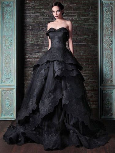 Robes de mariée gothique en satin Robe de princesse silhouette sans manches Robe royale Robe de mariage - milanoo.com - Modalova