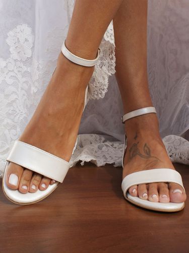 Chaussures De Mariée Blanches s Bout Ouvert Bride À La Cheville Chaussures De Mariage Plates - milanoo.com - Modalova