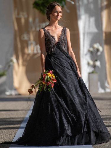 Robes de mariée gothiques en dentelle A-ligne sans manches dos nu à petite traîne - milanoo.com - Modalova