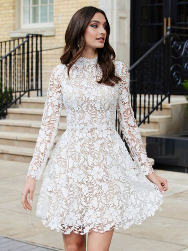 Robe de mariée courte en dentelle col montant manche longue boutonné sur dos - milanoo.com - Modalova