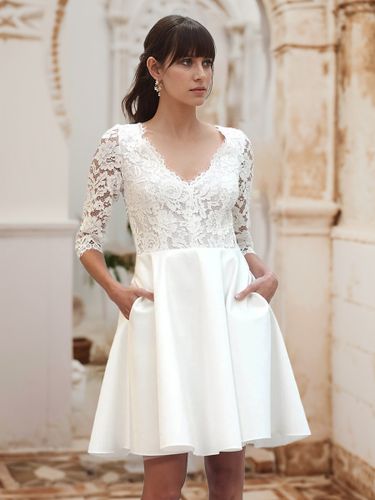 Robe de mariée courte Robe de mariée civil col V demi manche boutonné sur dos longuer au dessus de genou - milanoo.com - Modalova