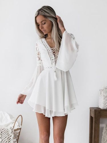 Robe mini bohème en dentelle - Robe patineuse trapèze à col en V et manches cloche - Tenue de soirée semi-formelle printemps 2026 - milanoo.com - Modalova