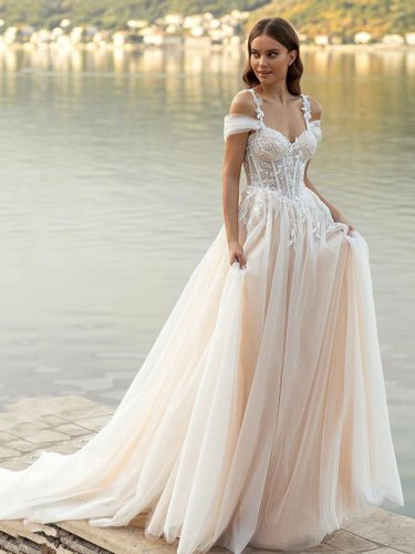 Robe de mariée trapèze à manches courtes et col en V avec traîne - milanoo.com - Modalova