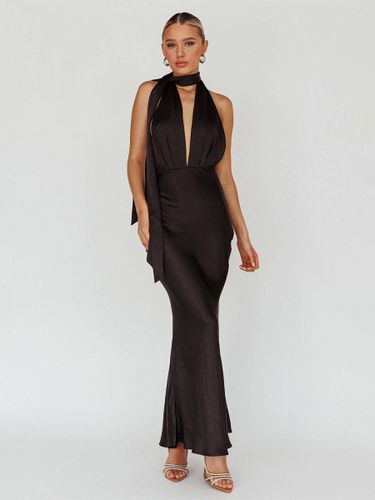 Robe longue dos nu en satin - Élégante robe sirène dos nu à décolleté plongeant et foulard - Invitée à un mariage d'été 2026 - milanoo.com - Modalova
