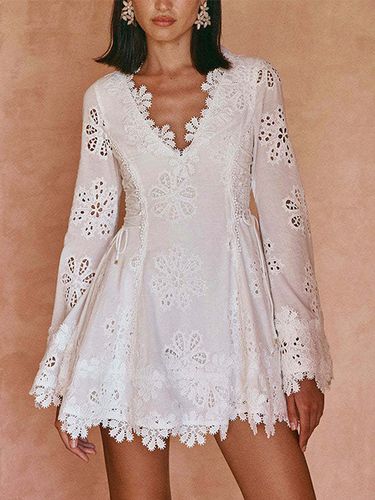 Robe courte blanche en dentelle ajourée - Robe bohème à col V manches longues laçage latéral et coupe évasée - Collection Printemps-Été 2026 - milanoo.com - Modalova