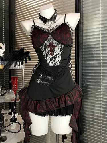 Ensemble gothique lolita punk jupe spaghetti mini en dentelle rouge et haut - milanoo.com - Modalova