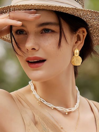 Boucles d'oreilles dorées pour adulte style européen décontracté motif feuille. Bijou de tous les jours - milanoo.com - Modalova