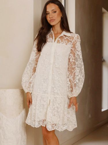 Robe chemise courte écru en dentelle blanche à manches longues et col rabattu manches bouffantes idéale pour tous les jours - milanoo.com - Modalova