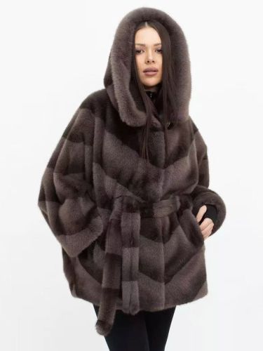 Manteau à capuche en fausse fourrure de vison épaisse et chaude avec ceinture chauve-souris à chevrons - milanoo.com - Modalova