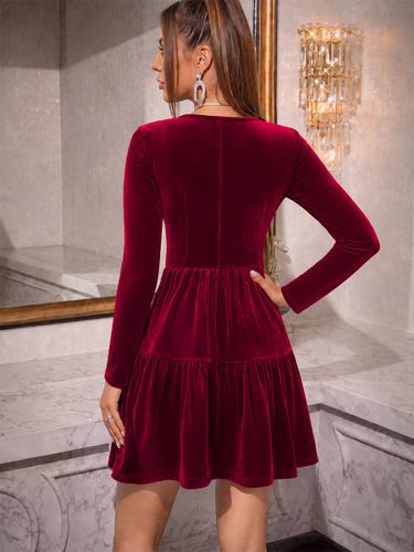 Robes pour une soirée romantique mini-robes à manches longues découpées col rond chic - milanoo.com - Modalova