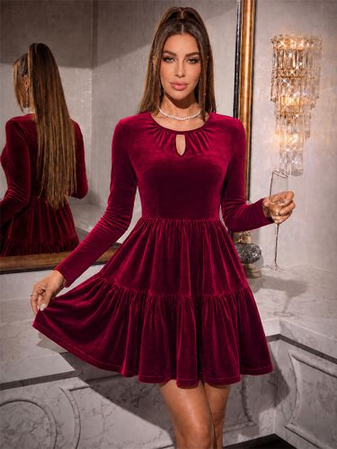 Robes pour une soirée romantique mini-robes à manches longues découpées col rond chic - milanoo.com - Modalova