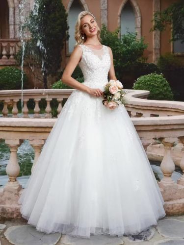 Robe de mariée de bal silhouette princesse longue jusqu'au sol col bijou sans manches taille naturelle ornée d'appliqués - milanoo.com - Modalova