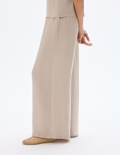 Pantalon fluide en satin - beige - celio - Modalova