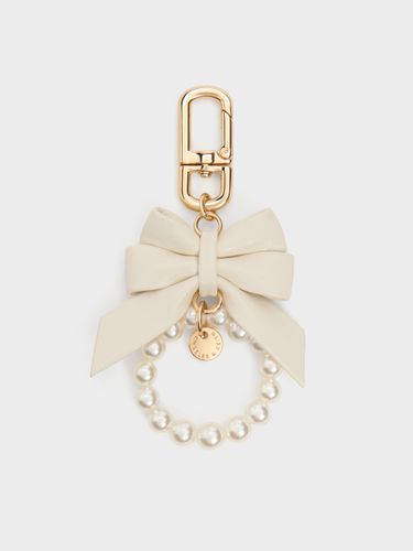 Breloque de sac nœud et perles Halsey - Charles & Keith - Modalova