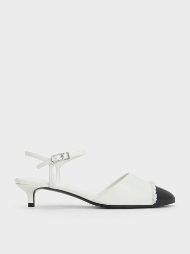Charles & Keith - Escarpins à talon de chaton ornés de perles à bout contrastant - Charles & Keith - Modalova