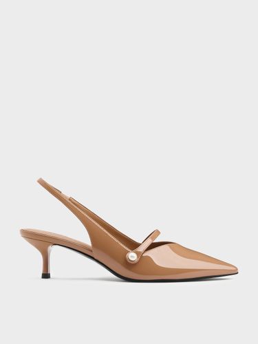Escarpins vernis ornés d'une boucle perlée à talon de chaton Helena - Charles & Keith - Modalova