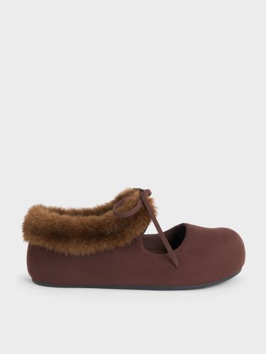 Ballerines Mary Jane en suédine à bordures imitation fourrure Emila - Charles & Keith - Modalova