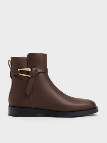 Bottines à talons détails métalliques en cuir Daena - Charles & Keith - Modalova