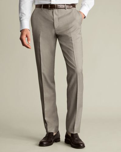 Pantalon De Costume En Sergé Naturellement Extensible – Taupe en par - Charles Tyrwhitt - Modalova