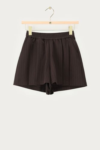 Short beige à fines rayures et plis | - My jewellery - Modalova