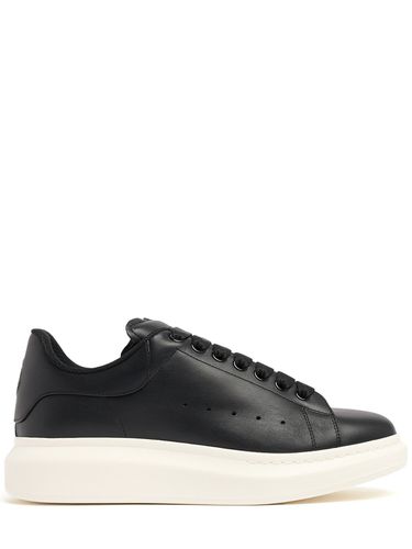 Sneakers En Cuir Oversized - ALEXANDER MCQUEEN - Modalova