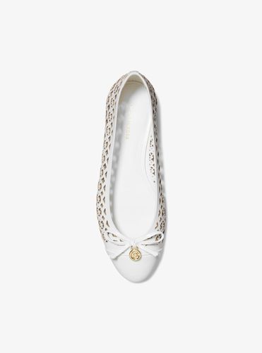 MK Ballerine Piper Flex en cuir à logo perforé - Michael Kors - MICHAEL Michael Kors - Modalova