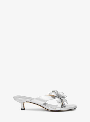 MK Sandale Jacie à petit talon en cuir métallisé à fleur - Michael Kors - MICHAEL Michael Kors - Modalova