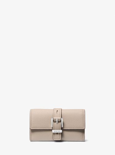 MK Portefeuille Nolita de taille moyenne en cuir grainé à trois volets - Michael Kors - MICHAEL Michael Kors - Modalova