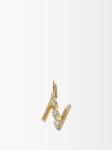Charm à initiale en or 18 carats (N-Z) - Jade Trau - Modalova