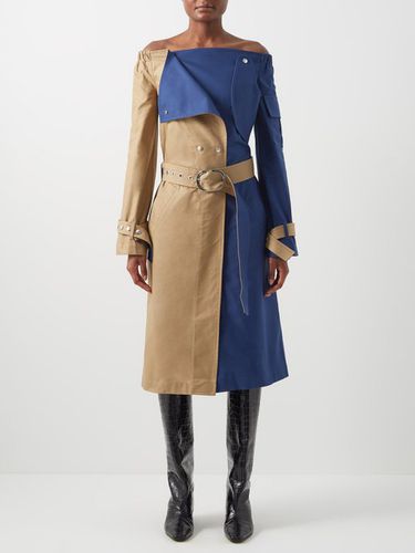 Robe trench-coat colour-block à épaules dénudées - Thebe Magugu - Modalova