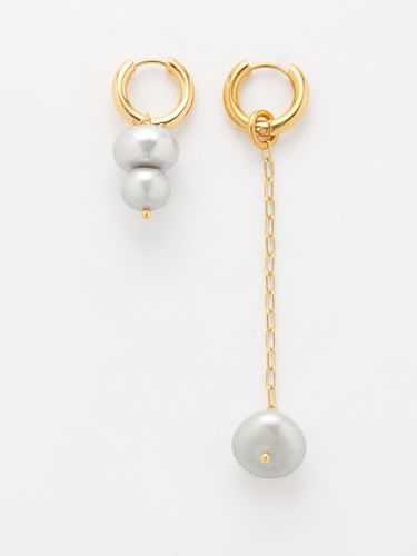 Créoles dépareillées en plaqué or et perle - Timeless Pearly - Modalova