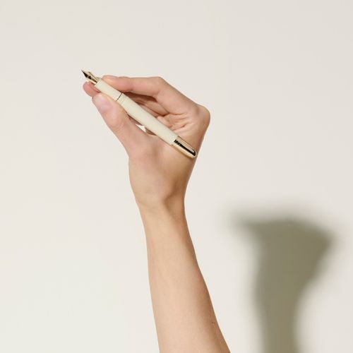 Stylo plume Meisterstück Roméo et Juliette Classique - Résine précieuse - MB132917 - Stylos Plume - MONTBLANC - Modalova