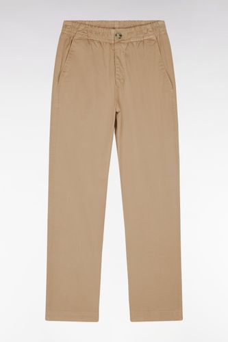 Ce chino en coton stretch se décline dans deux teintes intemporelles : ou marine. Sa coupe droite sans pli assure une silhouette nette et confortable - Eden Park - Modalova