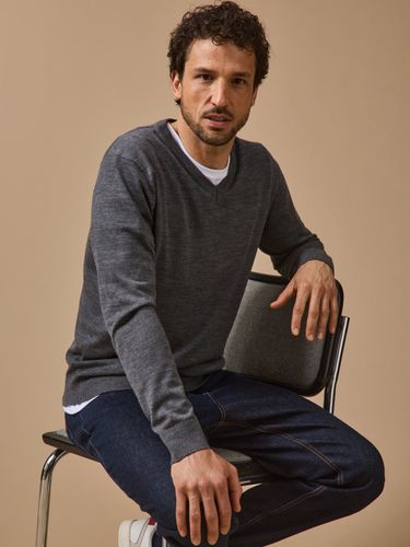 Pull fin col V laine mérinos homme - Cyrillus - Modalova