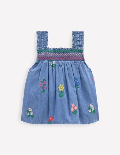 Top tissé à smocks-Fleurs et point de croix chambray - Boden - Modalova