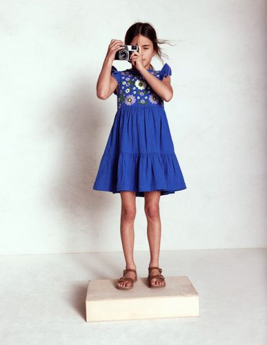 Robe volantée double-étoffe-Brodé bleu vif - Boden - Modalova