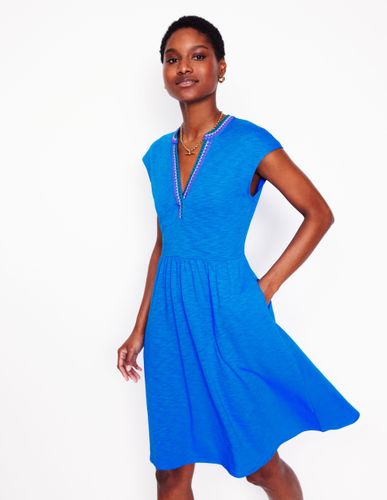 Robe courte Chloé brodée-Bleu Céruléen - Boden - Modalova