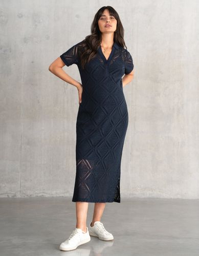 Robe de maternité et d'allaitement mi-longue en maille crocheté - Seraphine - Modalova