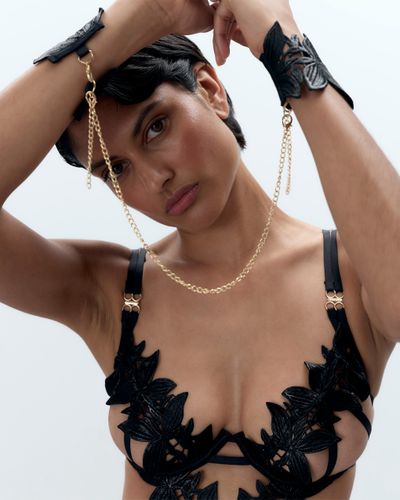 Ophelia Cuffs Black - Bluebella - US - Modalova
