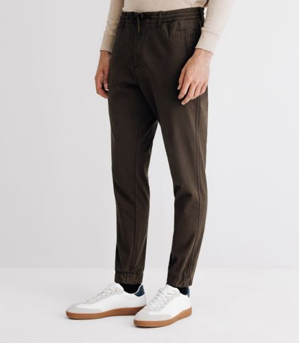 Pantalon chino élastique kaki - IZAC - Modalova