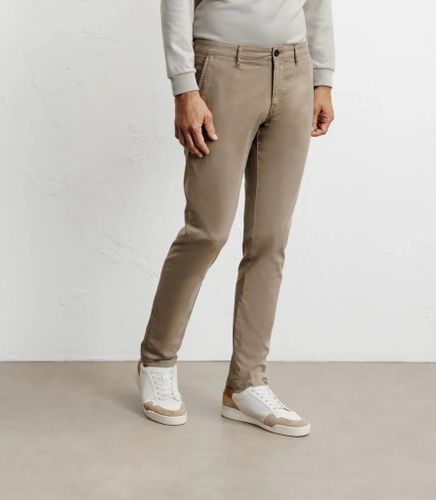 IZAC - Pantalon coton stretch taupe - IZAC - Modalova