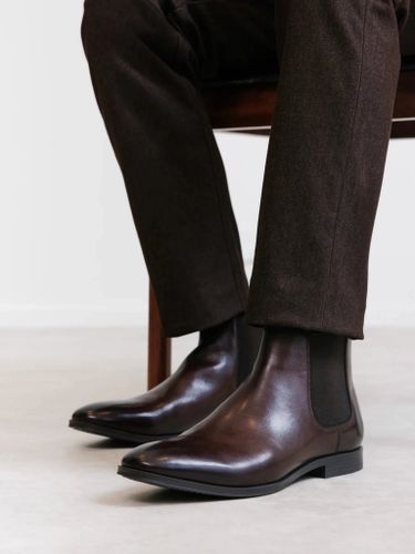 Bottine chelsea en cuir lisse - IZAC - Modalova