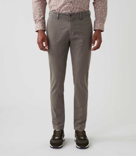 Pantalon casual taupe ''Manhattan'' - IZAC - Modalova